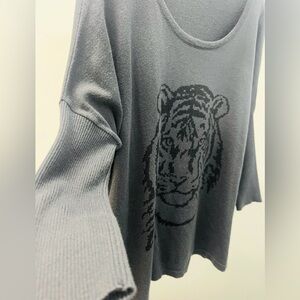 Gray Sweater Sweatshirt with Tiger Design